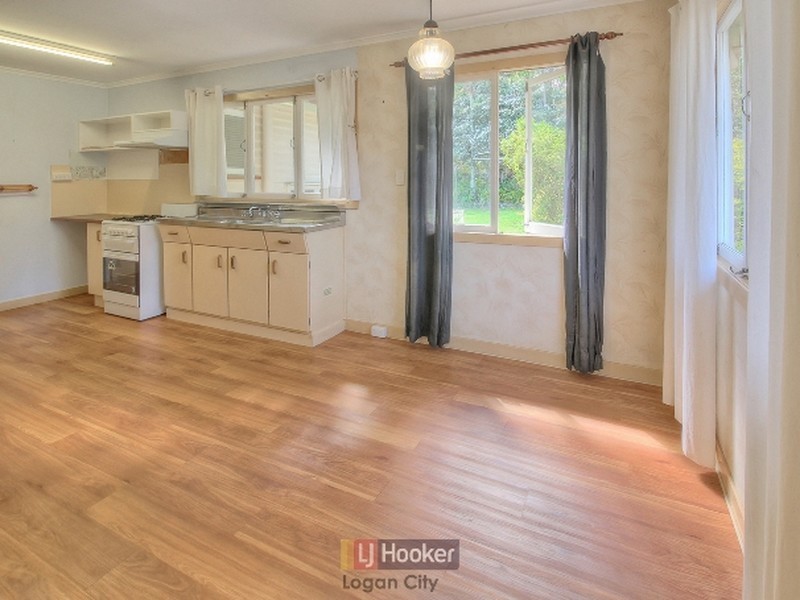 15 Collin Court, Kingston QLD 4114