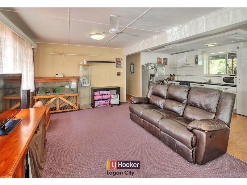 8 Yale Street, Marsden QLD 4132