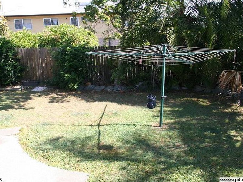 6 Jarrah St, Kingston QLD 4114