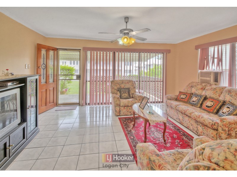 33 Pine Drive, Woodridge QLD 4114