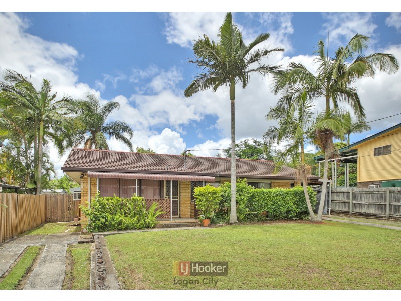 33 Pine Drive, Woodridge QLD 4114