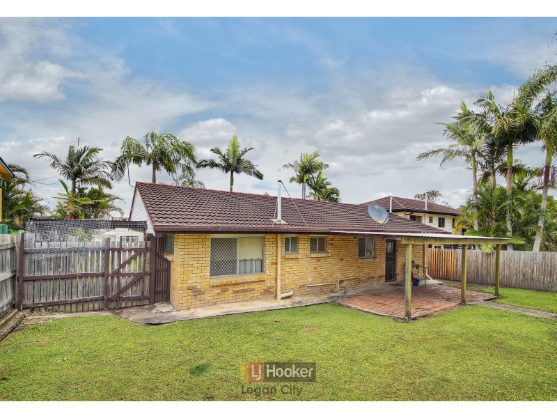 33 Pine Drive, Woodridge QLD 4114