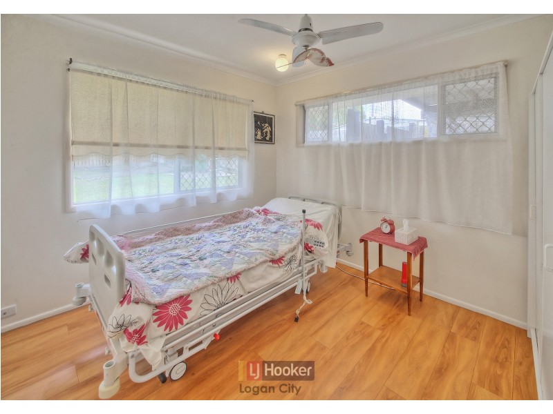 33 Pine Drive, Woodridge QLD 4114