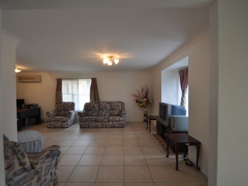 12 Barracuda St, Kingston QLD 4114