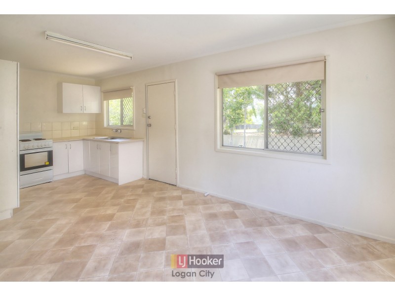 7 Garden Avenue, Woodridge QLD 4114