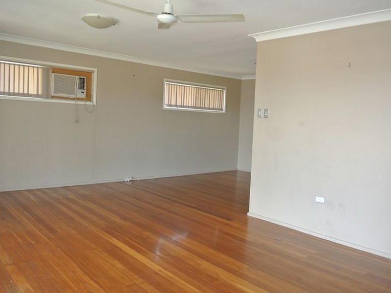35 Pine Drive, Woodridge QLD 4114