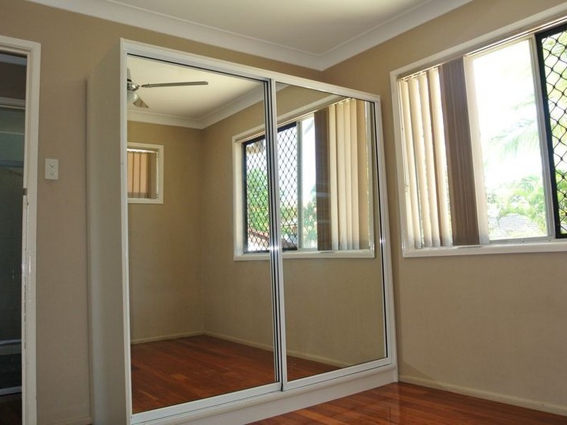 35 Pine Drive, Woodridge QLD 4114