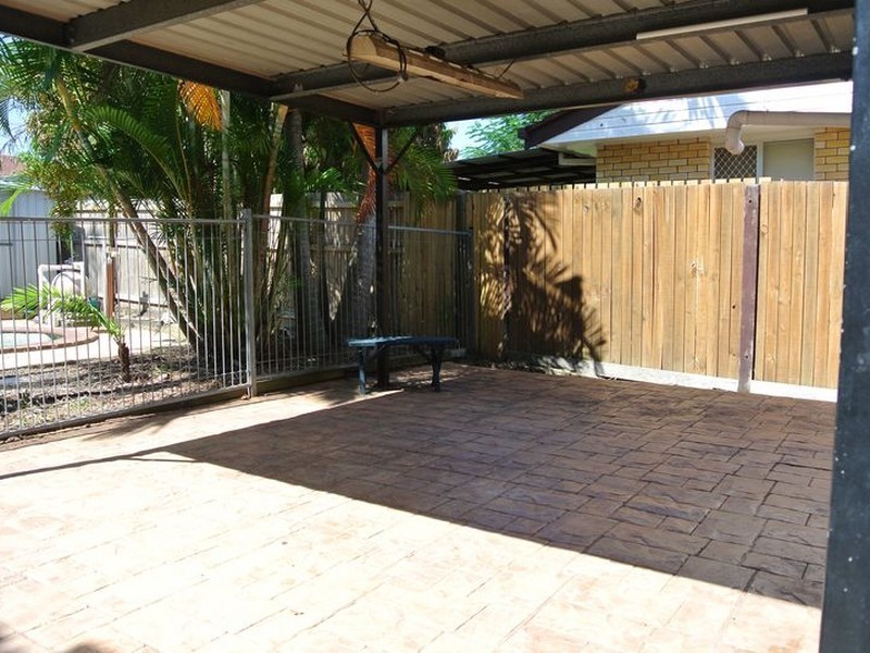 35 Pine Drive, Woodridge QLD 4114