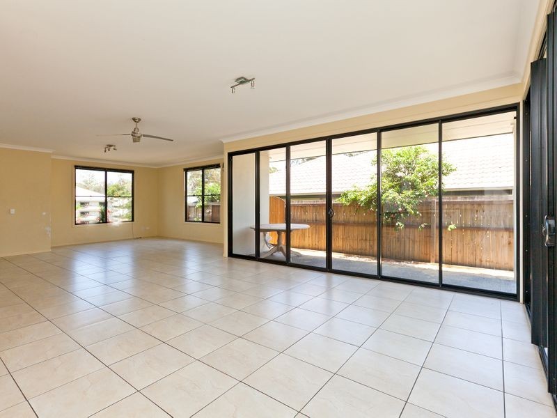 6 Bellthorpe Crescent, Waterford QLD 4133