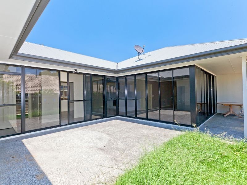 6 Bellthorpe Crescent, Waterford QLD 4133