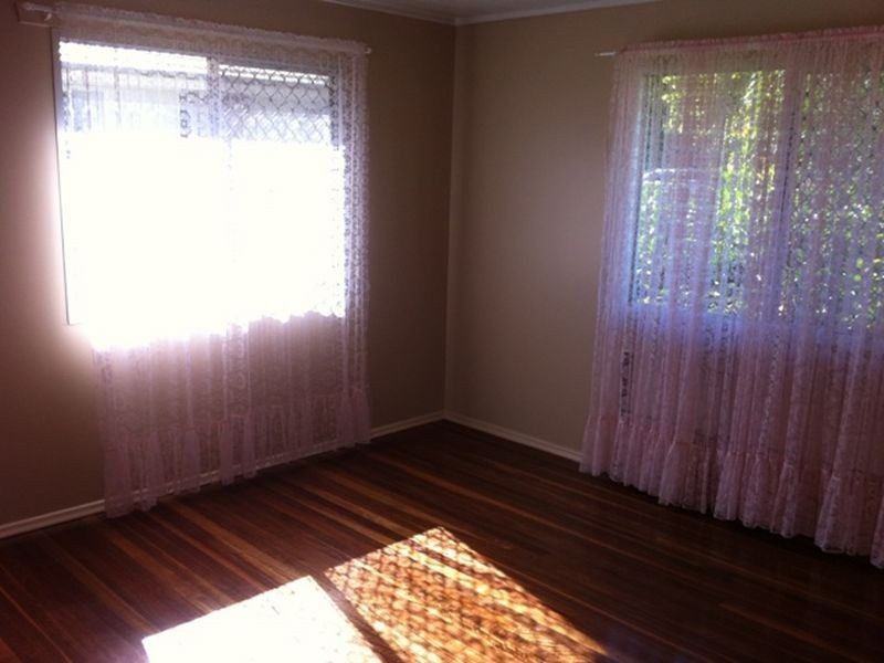 10 Rhoda Street, Loganlea QLD 4131