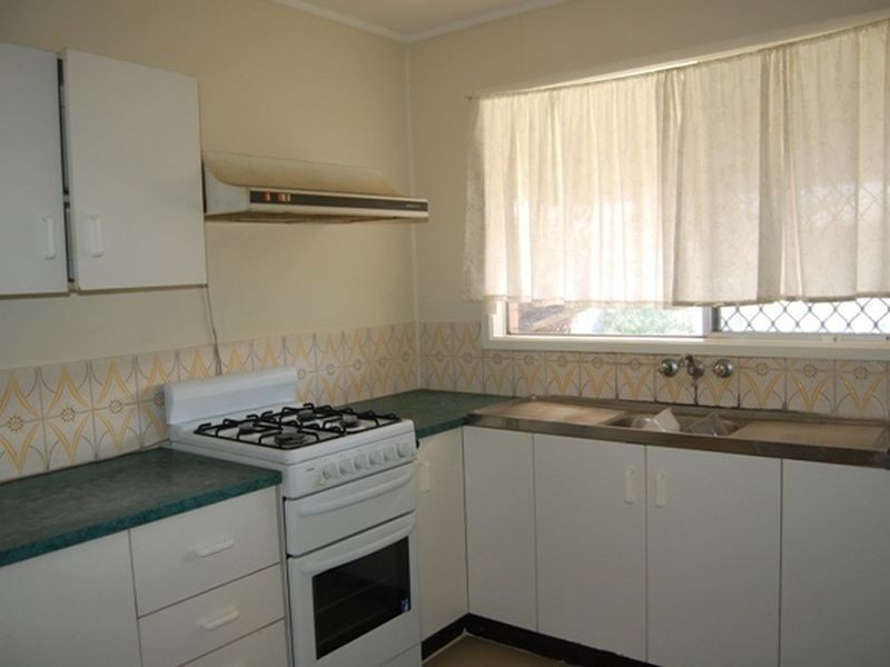 6 Yugumbri Crescent, Logan Central QLD 4114