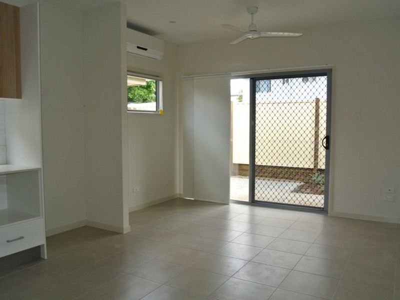 1/11 Macbeth Street, Kingston QLD 4114