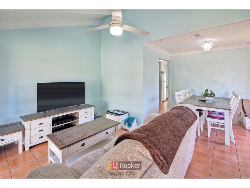 1/18 Defiance Road, Logan Central QLD 4114