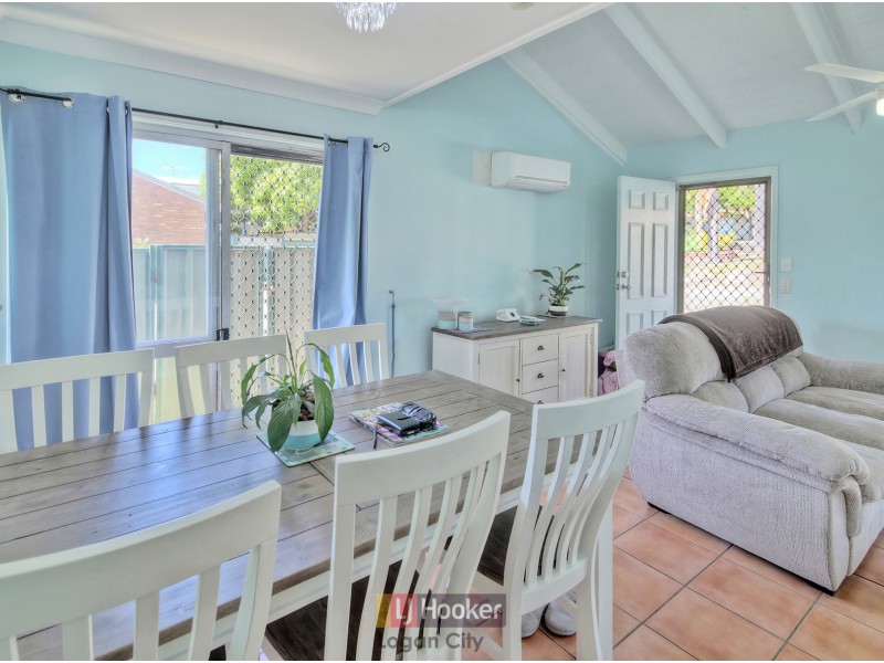 1/18 Defiance Road, Logan Central QLD 4114