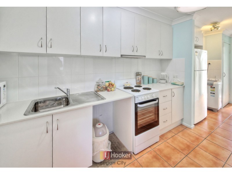 1/18 Defiance Road, Logan Central QLD 4114