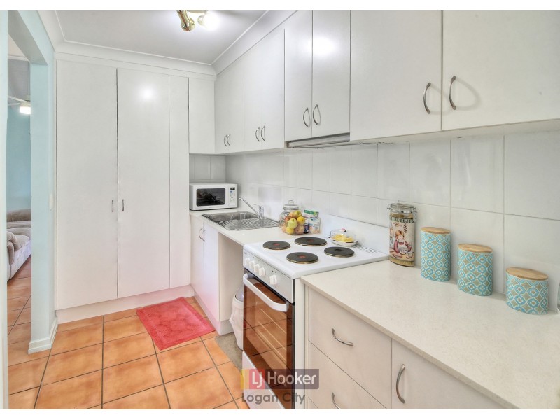 1/18 Defiance Road, Logan Central QLD 4114