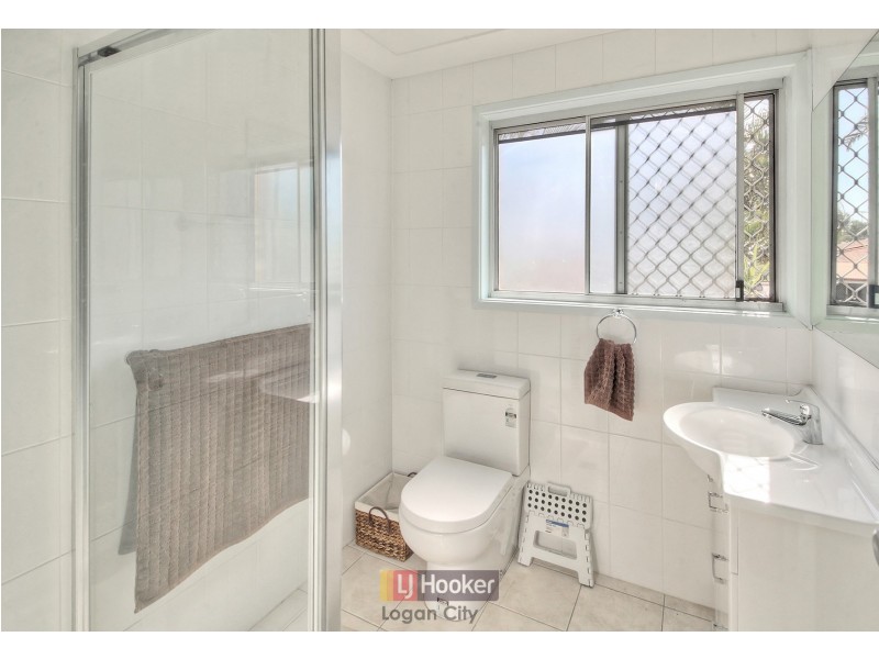 1/18 Defiance Road, Logan Central QLD 4114