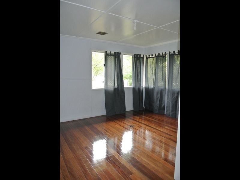 7 Skyline Drive, Kingston QLD 4114