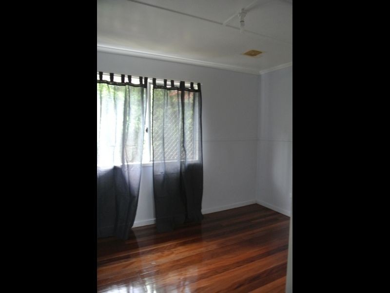 7 Skyline Drive, Kingston QLD 4114