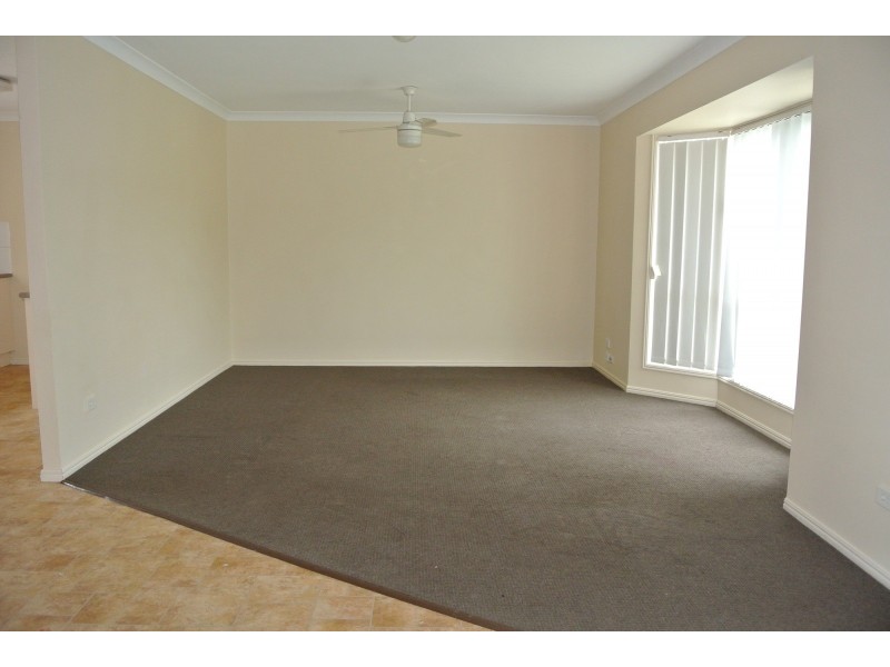 37 Robert South Drive, Crestmead QLD 4132