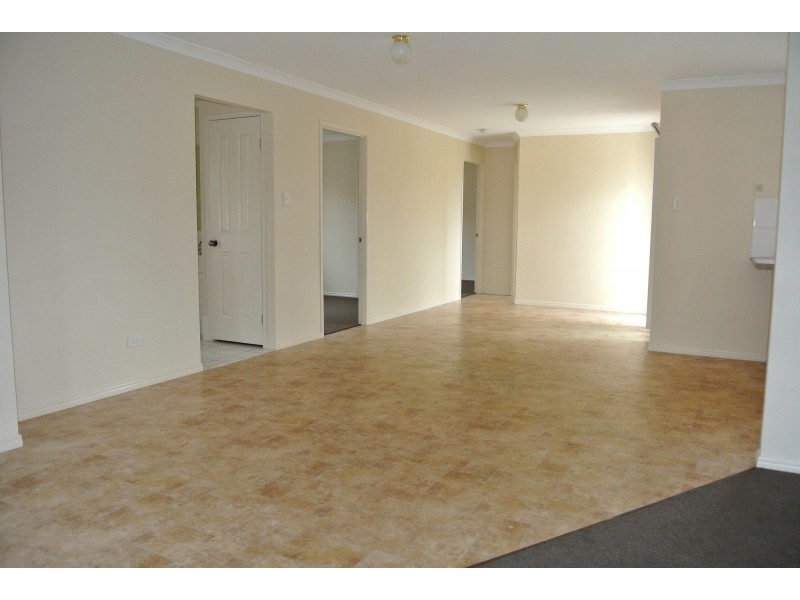 37 Robert South Drive, Crestmead QLD 4132