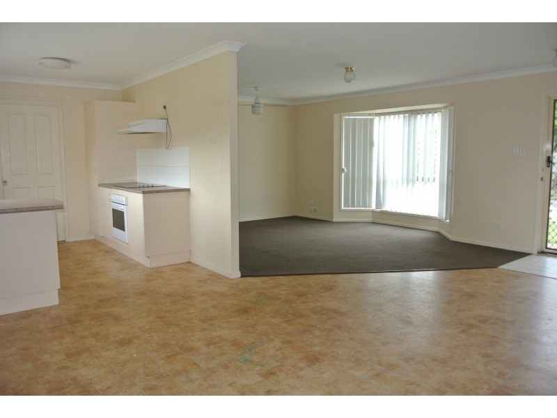 37 Robert South Drive, Crestmead QLD 4132