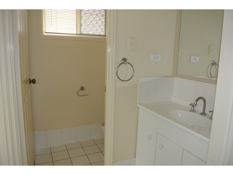 37 Robert South Drive, Crestmead QLD 4132