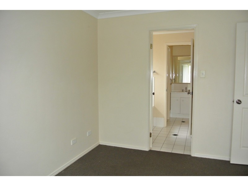 37 Robert South Drive, Crestmead QLD 4132