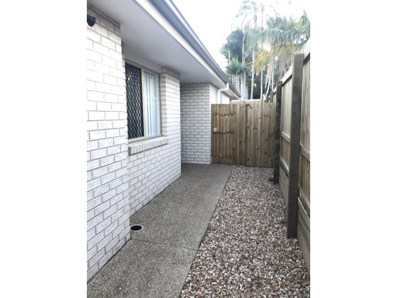 2/13A Spruce Street, Loganlea QLD 4131