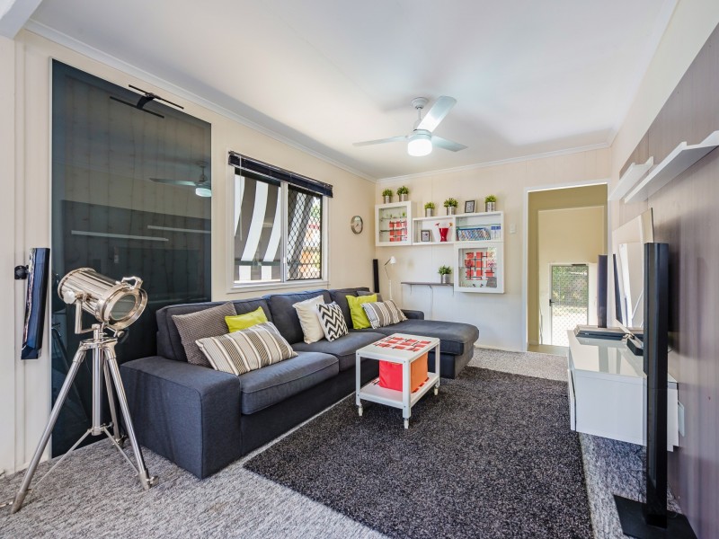 9 Rudge Street, Woodridge QLD 4114