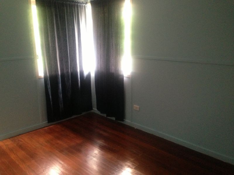 4 Skyline Drive, Kingston QLD 4114