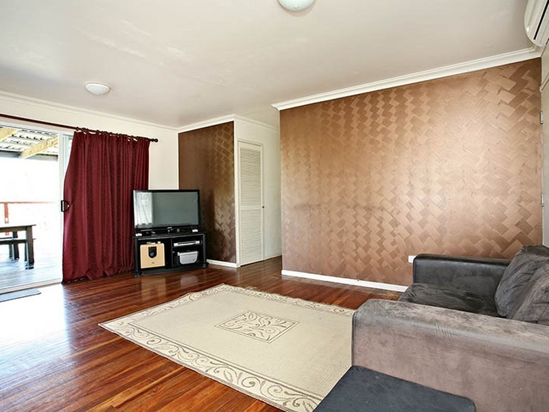 9 Greenwood Street, Kingston QLD 4114