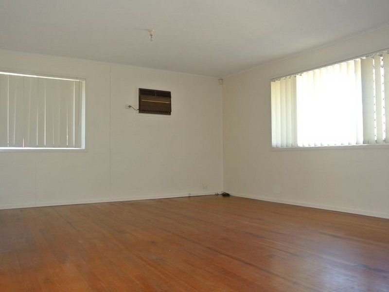 70 Jacaranda Ave, Logan Central QLD 4114