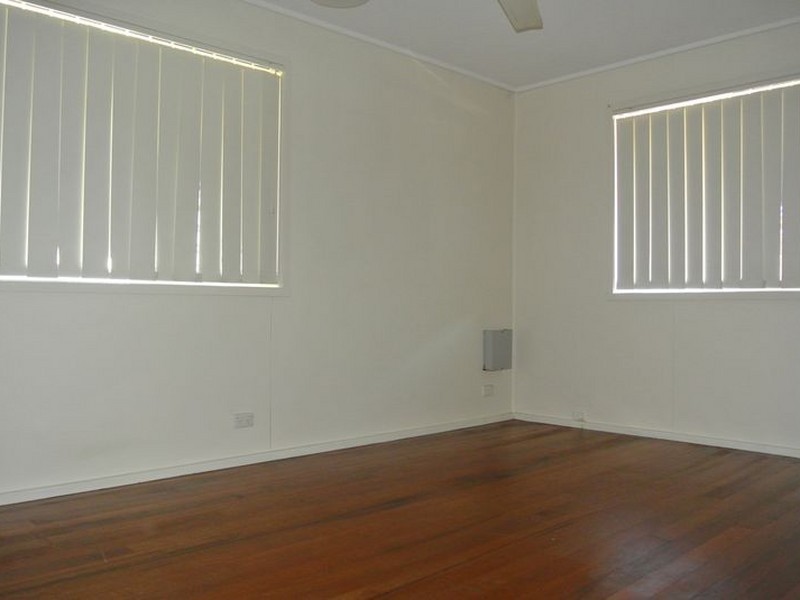 70 Jacaranda Ave, Logan Central QLD 4114