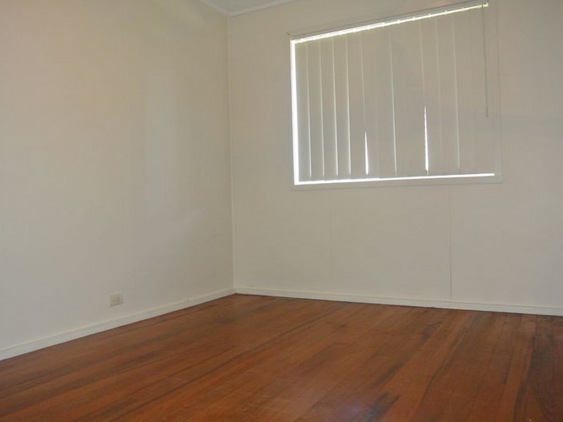 70 Jacaranda Ave, Logan Central QLD 4114