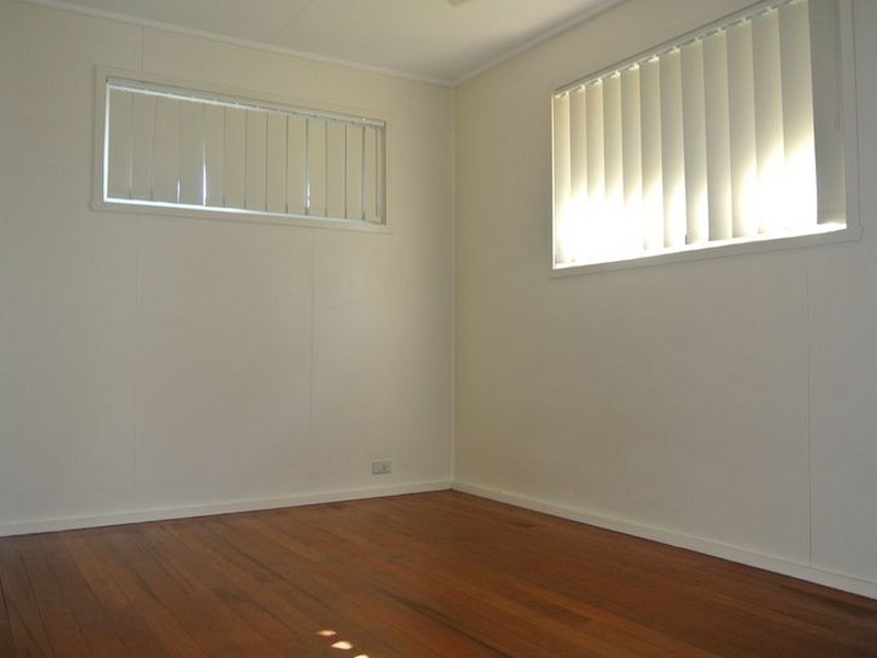 70 Jacaranda Ave, Logan Central QLD 4114