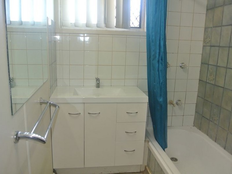 70 Jacaranda Ave, Logan Central QLD 4114