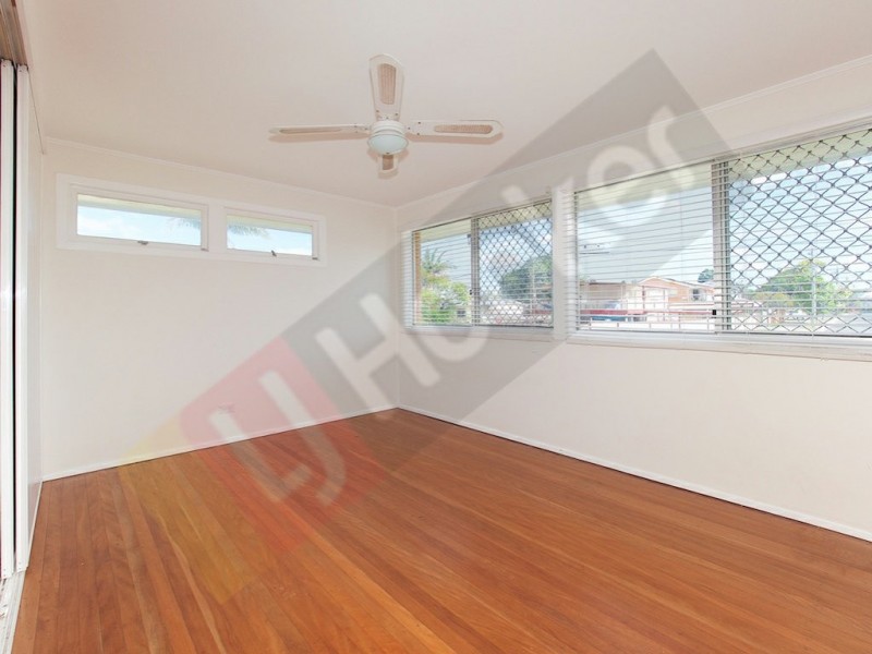 7 Woodrose Street, Kingston QLD 4114