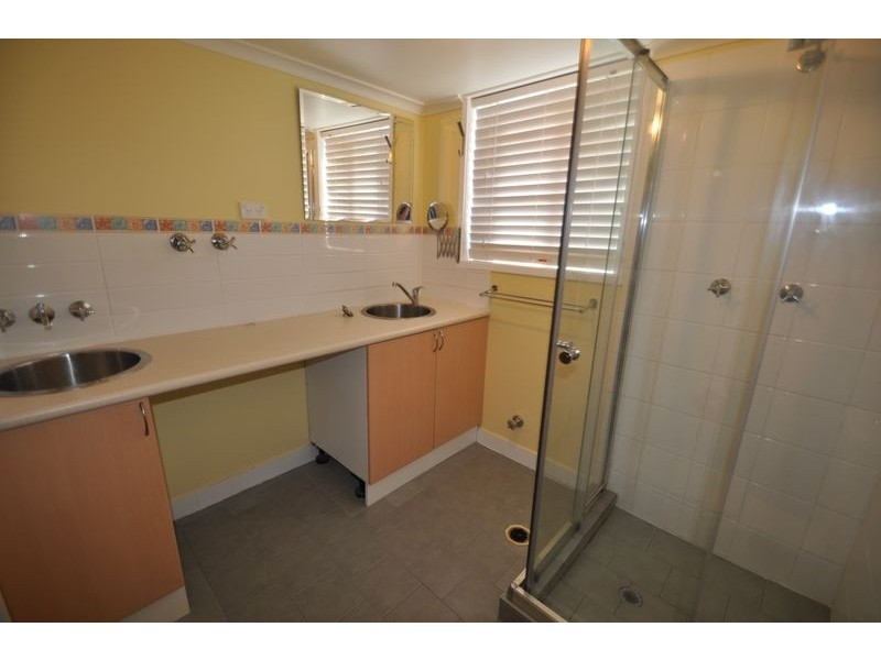 2/41 Defiance Road, Logan Central QLD 4114