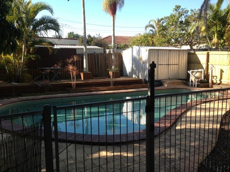 35 Pine Drive, Woodridge QLD 4114