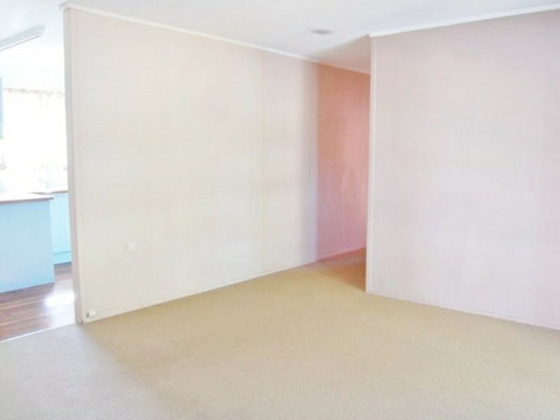 138 Railway Pde, Woodridge QLD 4114