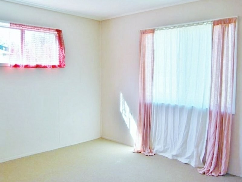 138 Railway Pde, Woodridge QLD 4114
