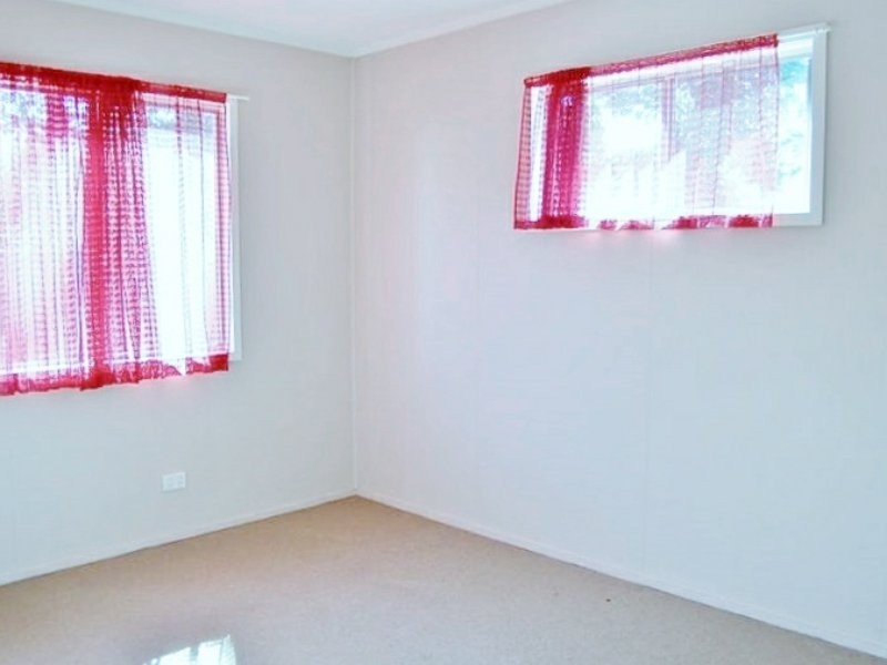 138 Railway Pde, Woodridge QLD 4114