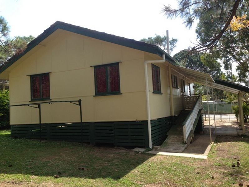 4 Arthur Street, Woodridge QLD 4114