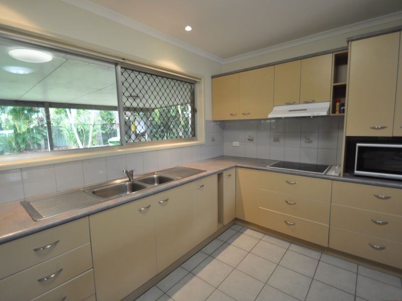 8 Bligh Street, Woodridge QLD 4114