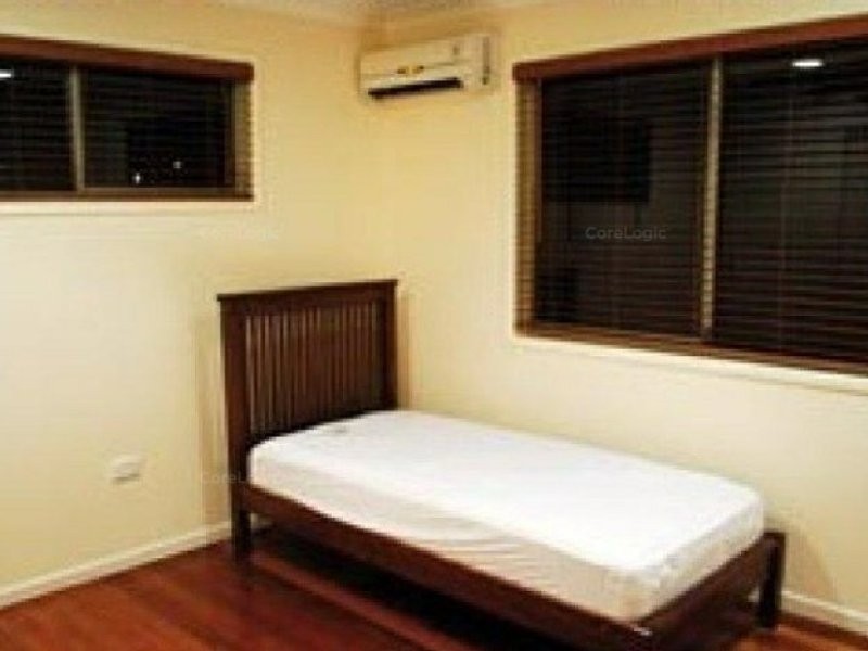 19 Laver Street, Macgregor QLD 4109