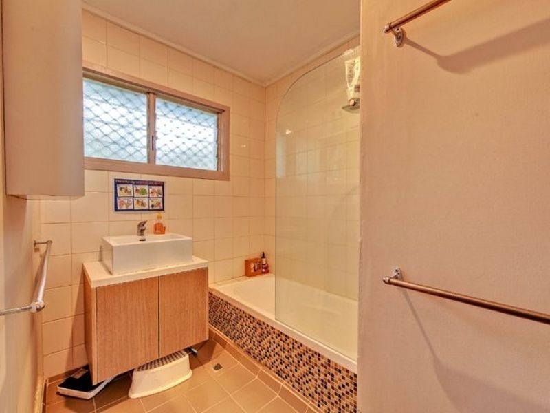 8 Avoca Street, Woodridge QLD 4114