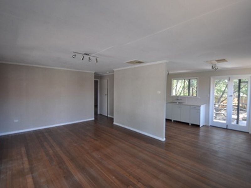 102 Jacaranda Avenue, Logan Central QLD 4114