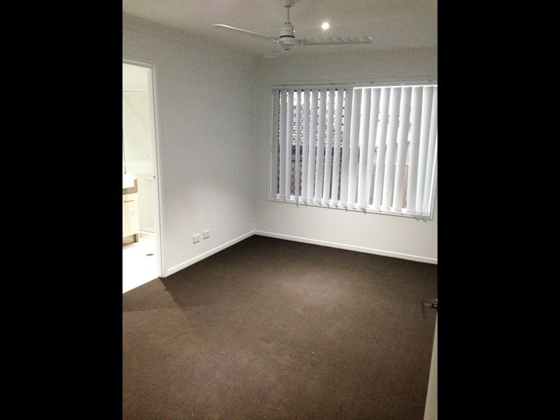 19 Ravensbourne Circuit, Waterford QLD 4133